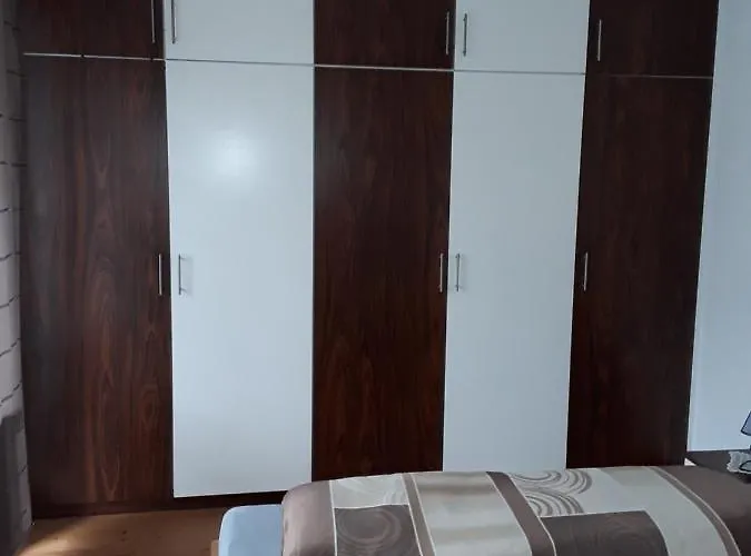 Ferien- Und Monteurwohnung Tina アパート *